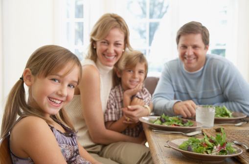 Ideas for stronger dinner conversations with your kids : Parent Today ...